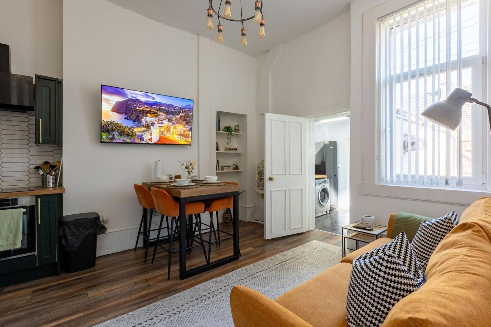Spacious 3 Bedroom Home In Glasgow - Free Parking Exterior photo