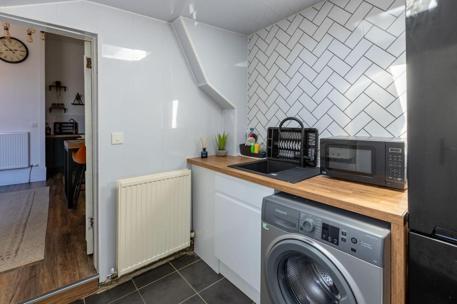 Spacious 3 Bedroom Home In Glasgow - Free Parking Exterior photo